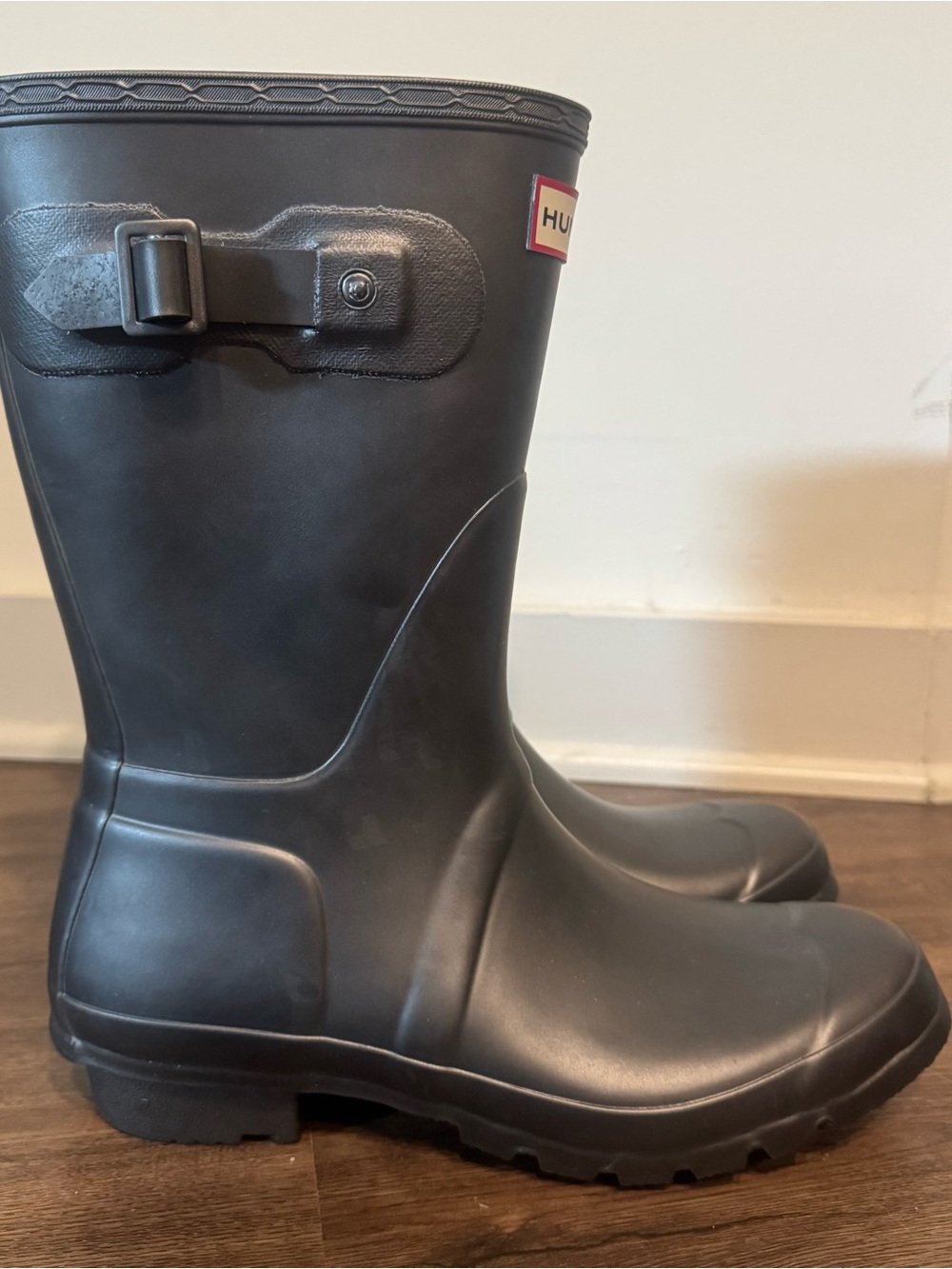 Hunter Mid Rain Boot with Beige Interior and Black Logo - Picture 4 of 6